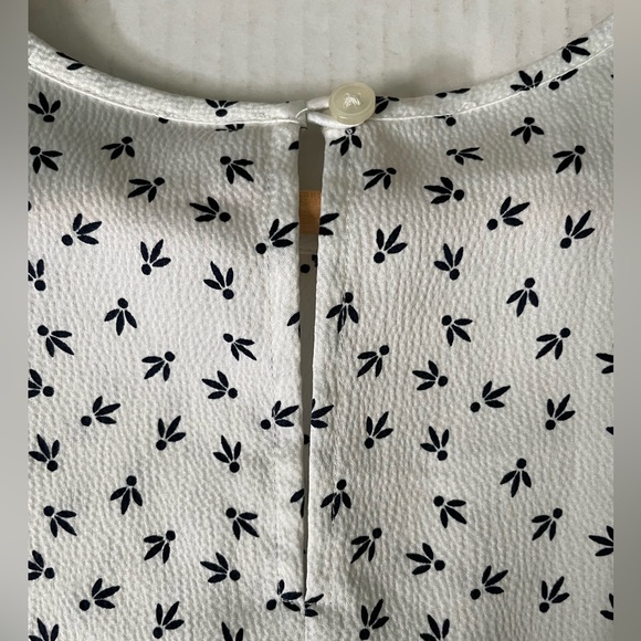 Ann Taylor top white w/black micro floral all over print Size Small, soft poly - Picture 8 of 10